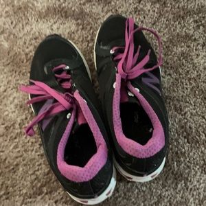 Tennis shoes only wore 2 times perfect for running